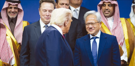 돈 대주고 칩 파는 엔비디아…윈윈인가 버블인가